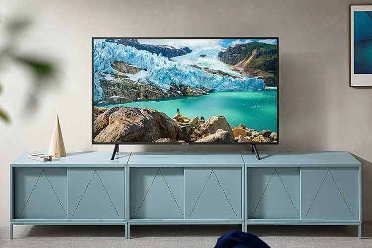 Der 75 Zoll Fernseher Samsung RU7179 ist mit Alexa, Google Assistant und Apple AirPlay 2 kompatibel Der 75 Zoll Fernseher Samsung RU7179 ist mit Alexa, Google Assistant und Apple AirPlay 2 kompatibel