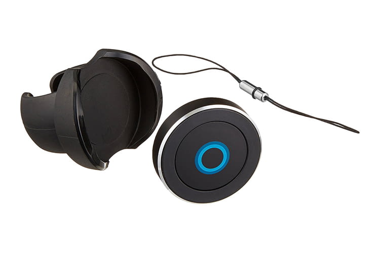 Der kleine Satechi-Button dient als Cortana-Sprachfernbedienung Der kleine Satechi-Button dient als Cortana-Sprachfernbedienung