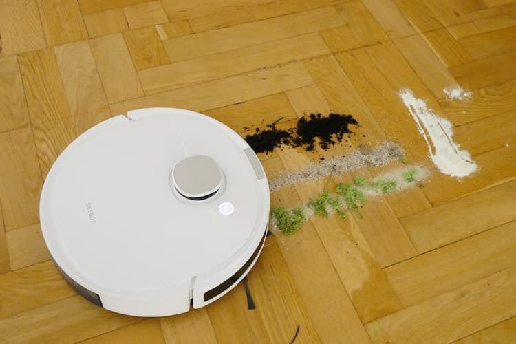 Der Ecovacs DEEBOT N10 Plus entfernt die verschiedensten Arten von Schmutz mühelos und gründlich. Der Ecovacs DEEBOT N10 Plus entfernt die verschiedensten Arten von Schmutz mühelos und gründlich.