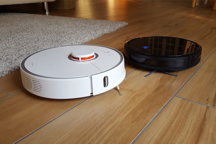 Im Saugroboter-Duell bewies der weiße Roborock S50 eindeutig mehr Power Im Saugroboter-Duell bewies der weiße Roborock S50 eindeutig mehr Power