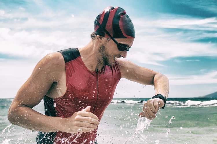 Eines unserer Schwimmtracker-Vergleichsmodelle besitzt sogar ein Solarmodul Eines unserer Schwimmtracker-Vergleichsmodelle besitzt sogar ein Solarmodul