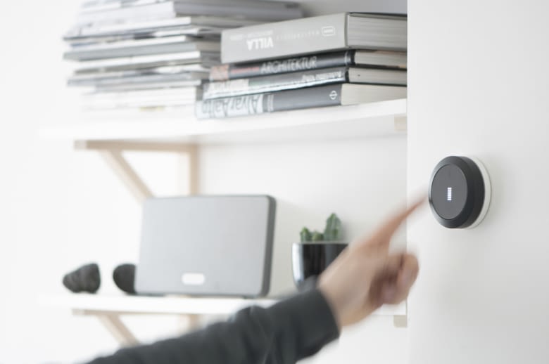Bedienung des Smart Homes per Fingerdruck oder Gestensteuerung mit Nuimo Bedienung des Smart Homes per Fingerdruck oder Gestensteuerung mit Nuimo
