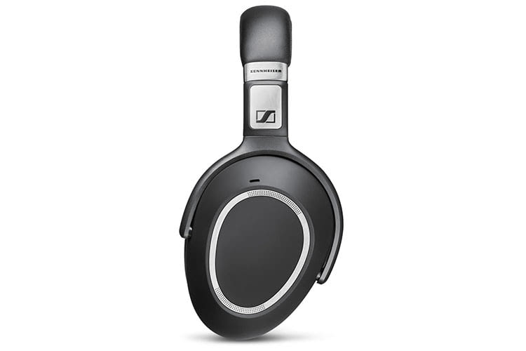 In den Ohrmuscheln des Sennheiser PXC 550 ist ein Touch-Bedienfeld eingebaut In den Ohrmuscheln des Sennheiser PXC 550 ist ein Touch-Bedienfeld eingebaut
