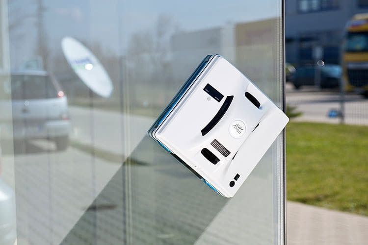 Nutzer können einstellen, ob der Fensterputzroboter Hobot 268 bevorzugt von oben nach unten oder links nach rechts putzen soll Nutzer können einstellen, ob der Fensterputzroboter Hobot 268 bevorzugt von oben nach unten oder links nach rechts putzen soll