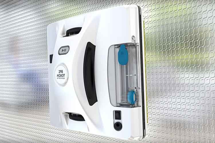 Hobot 298 reinigt zuverlässig Fenster und verfügt über einen integrierten Wassertank mit Sprühdüse Hobot 298 reinigt zuverlässig Fenster und verfügt über einen integrierten Wassertank mit Sprühdüse