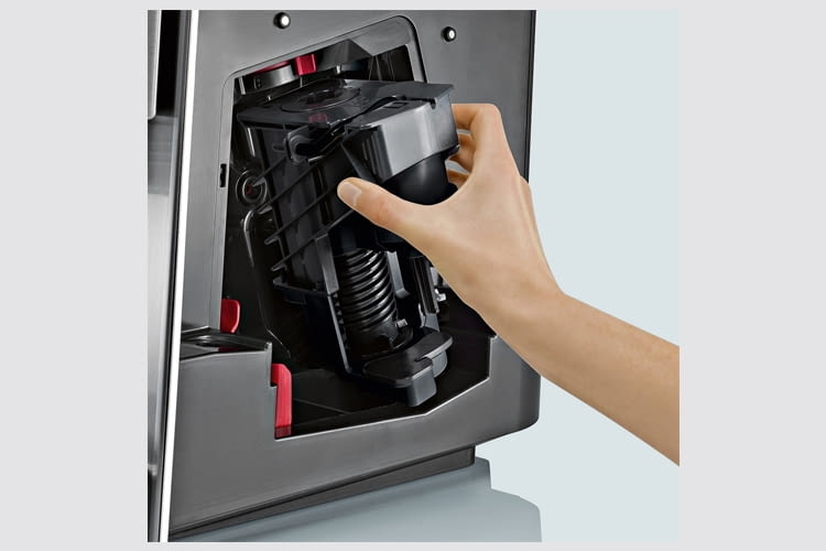 Die Brüheinheit ist mit wenigen Handgriffen entnehmbar und somit gut reinigen Die Brüheinheit ist mit wenigen Handgriffen entnehmbar und somit gut reinigen