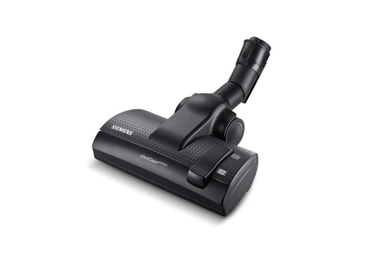 Im Lieferumfang sind außer der Teppich- und Hartbodendüse auch eine Fugendüse und eine Polsterdüse enthalten Im Lieferumfang sind außer der Teppich- und Hartbodendüse auch eine Fugendüse und eine Polsterdüse enthalten