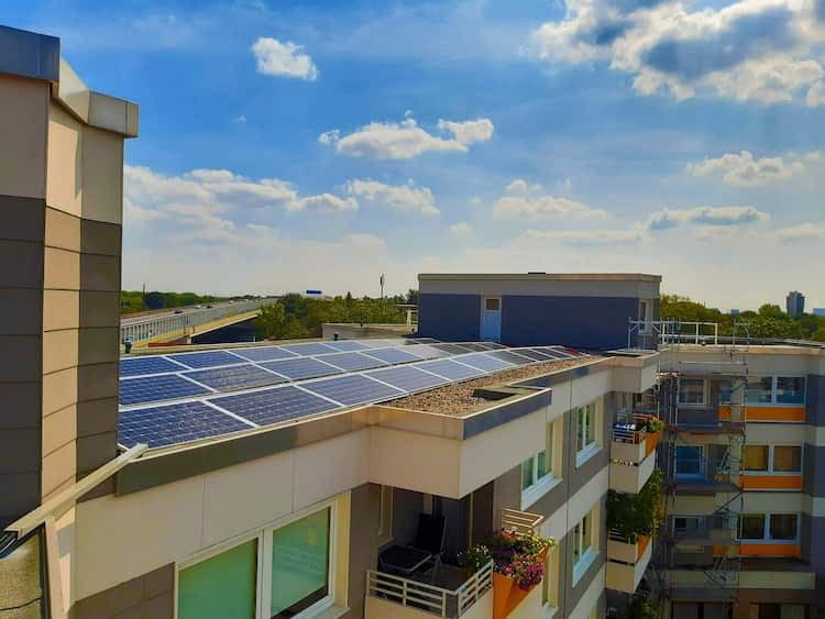 Solaranlage auf Mehrfamilienhaus Solaranlage auf Mehrfamilienhaus