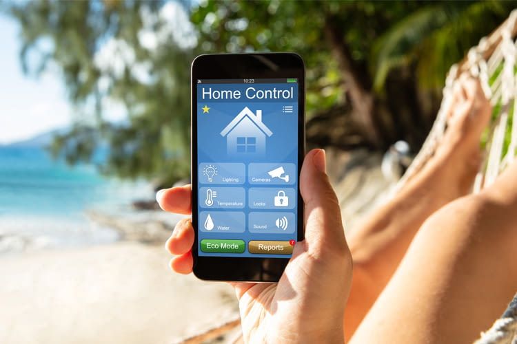 Per App kann das Smart Home sogar aus dem Ausland-Urlaub gesteuert werden Per App kann das Smart Home sogar aus dem Ausland-Urlaub gesteuert werden