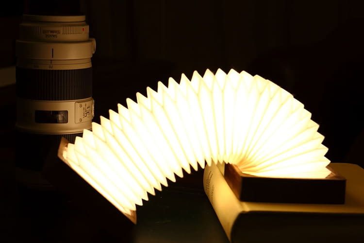 Die Orilamp Leuchte erinnert mit ihrer schlanken Form an Kinderspielzeug Die Orilamp Leuchte erinnert mit ihrer schlanken Form an Kinderspielzeug