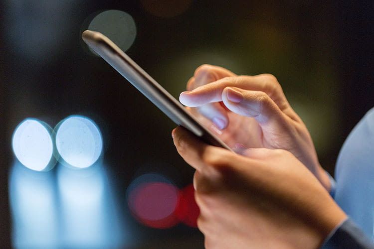 Günstige Handy Tarif-Anbieter bieten oft nur langsamere Datenübertragungsgeschwindigkeiten an Günstige Handy Tarif-Anbieter bieten oft nur langsamere Datenübertragungsgeschwindigkeiten an