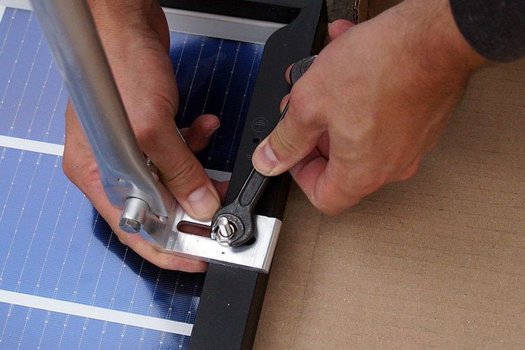 Die von uns verwendeten Maulschlüssel sind nicht im Starter-Paket enthalten Die von uns verwendeten Maulschlüssel sind nicht im Starter-Paket enthalten