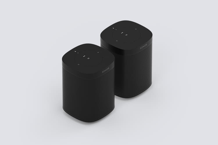 Sonos One 1 und Sonos One 2 können zu einem Stereopaar verbunden werden Sonos One 1 und Sonos One 2 können zu einem Stereopaar verbunden werden