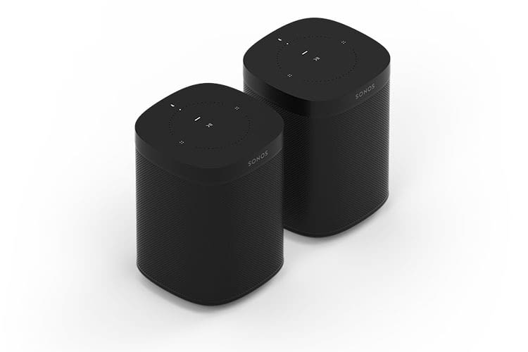 Zwei Sonos One Smart Lautsprecher lassen sich zu einem Stereo-Paar koppeln Zwei Sonos One Smart Lautsprecher lassen sich zu einem Stereo-Paar koppeln