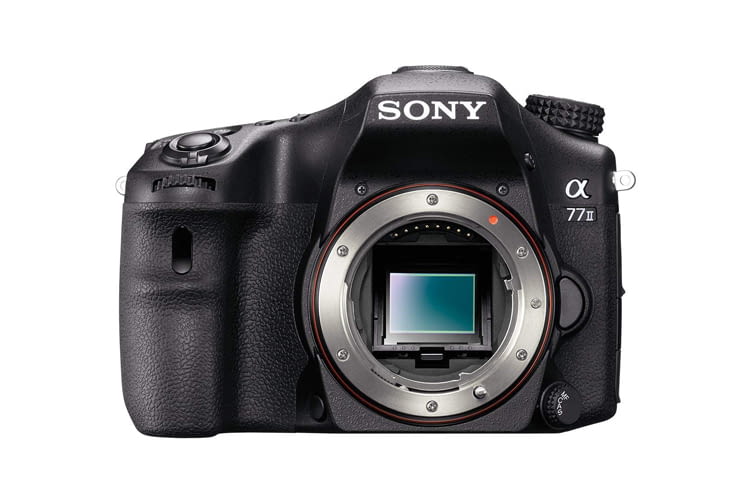 Sony Alpha 77 II punktet per AF-Spezialsensor mit 79 AF-Punkten und 15 Fadenkreuzsensoren Sony Alpha 77 II punktet per AF-Spezialsensor mit 79 AF-Punkten und 15 Fadenkreuzsensoren