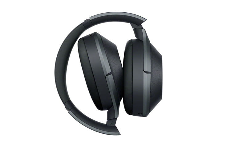Der Bluetooth-Kopfhörer Sony WH-1000XM2 lässt sich zum Transport zusammenfalten Der Bluetooth-Kopfhörer Sony WH-1000XM2 lässt sich zum Transport zusammenfalten