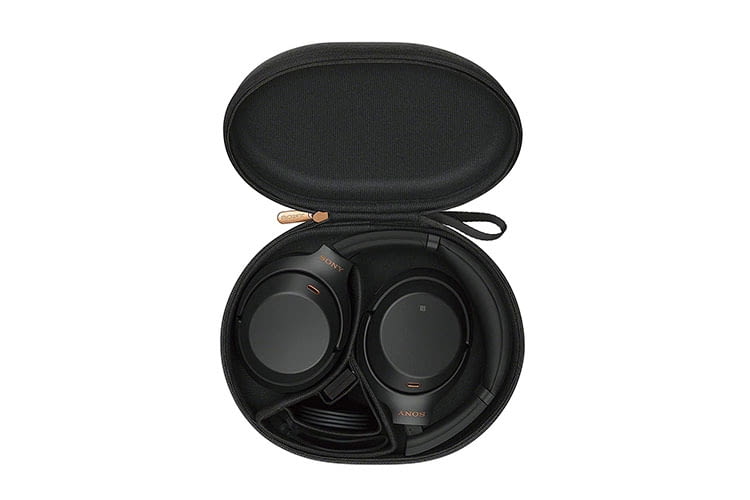 Sony WH-1000XM3 Bluetooth-Kopfhörer - nach dem Auspacken beginnt die Installation Sony WH-1000XM3 Bluetooth-Kopfhörer - nach dem Auspacken beginnt die Installation