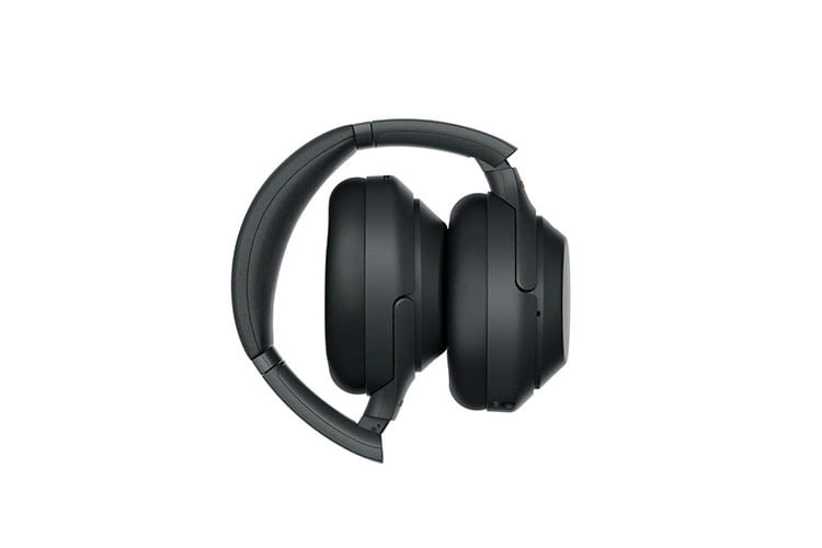 Sony WH-1000XM3 lässt sich für den Transport zusammenfalten Sony WH-1000XM3 lässt sich für den Transport zusammenfalten