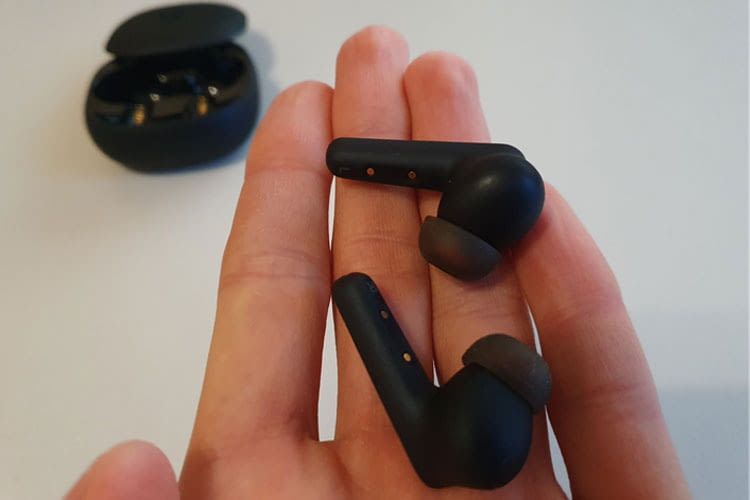 Optisch ist bei den Soundcore Liberty Air 2 Pro eine Ähnlichkeit zu AirPods In-Ear-Kopfhörern erkennbar Optisch ist bei den Soundcore Liberty Air 2 Pro eine Ähnlichkeit zu AirPods In-Ear-Kopfhörern erkennbar