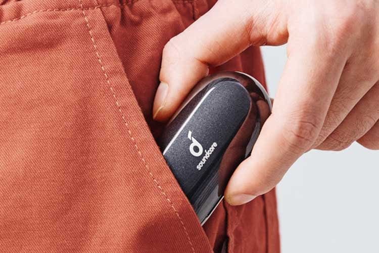 Die In-Ear-Kopfhörer ANKER Soundcore Liberty Neo lassen sich in der Ladebox einfach transportieren Die In-Ear-Kopfhörer ANKER Soundcore Liberty Neo lassen sich in der Ladebox einfach transportieren