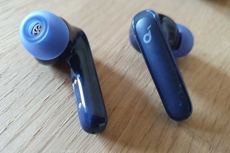 Dank verschiedener Aufsätze, lassen sich die Soundcore Life P3 Earbuds auf jedes Ohr individuell anpassen Dank verschiedener Aufsätze, lassen sich die Soundcore Life P3 Earbuds auf jedes Ohr individuell anpassen