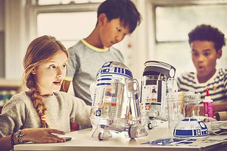 Die einzelnen Bauteile sind vielfältig zu verschiedenen Droiden kombinierbar Die einzelnen Bauteile sind vielfältig zu verschiedenen Droiden kombinierbar