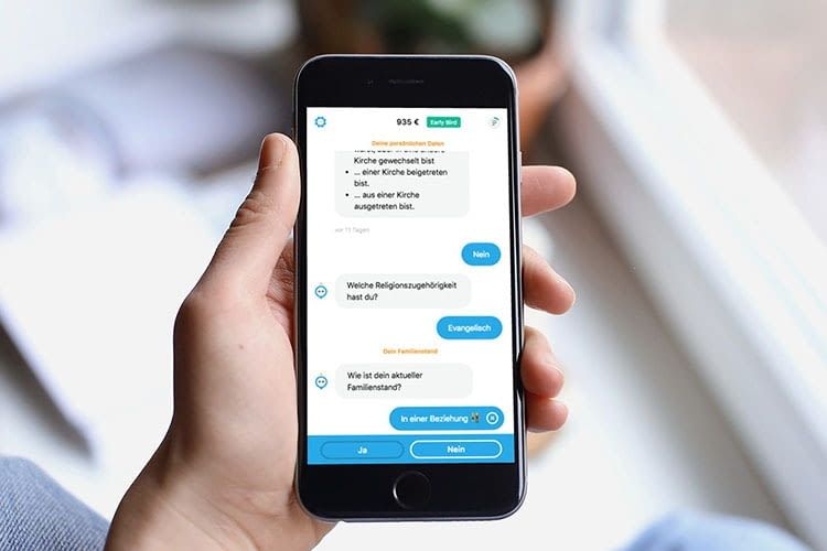 Der Steuerbot führt auf dem Smartphone via Android- oder iOS-App durch die Steuererklärung Der Steuerbot führt auf dem Smartphone via Android- oder iOS-App durch die Steuererklärung