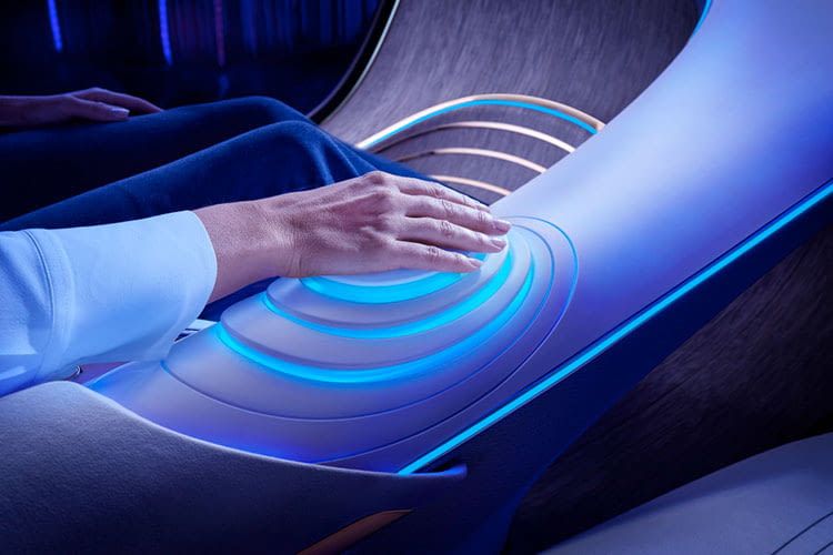 Die Steuerung des Showcars VISION AVTR von Mercedes-Benz funktioniert intuitiv Die Steuerung des Showcars VISION AVTR von Mercedes-Benz funktioniert intuitiv