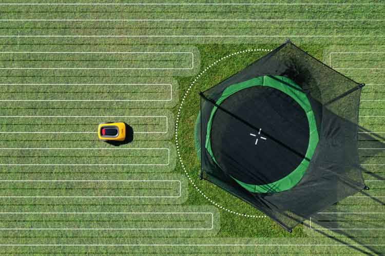 Alle von uns vorgestellten STIGA Rasenroboter mähen Grünflächen systematisch Alle von uns vorgestellten STIGA Rasenroboter mähen Grünflächen systematisch