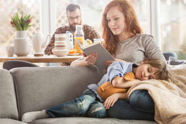 Keine Hand frei? Viele WLAN-Steckdosen schalten auf Zuruf die Beleuchtung ein oder aus Keine Hand frei? Viele WLAN-Steckdosen schalten auf Zuruf die Beleuchtung ein oder aus