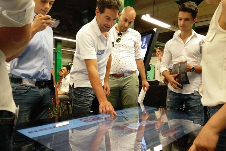 Die in den Displays benutzten Touchscreens sind die gleichen wie auch bei herkömmlichen Smartphones Die in den Displays benutzten Touchscreens sind die gleichen wie auch bei herkömmlichen Smartphones