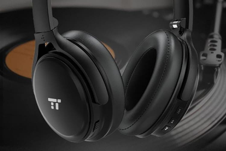 Lässt sich wahlweise auch per Kabel verbinden: TaoTRonics TT-BH22 Bluetooth-Kopfhörer Lässt sich wahlweise auch per Kabel verbinden: TaoTRonics TT-BH22 Bluetooth-Kopfhörer