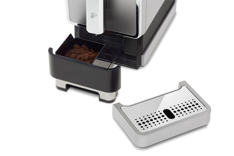 Der Tresterbehälter fasst 10 Portionen Kaffeesatz Der Tresterbehälter fasst 10 Portionen Kaffeesatz