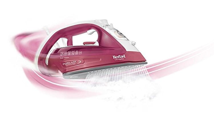 Dampfbügeleisen Tefal Ultragliss FV4920 ist mit Durilium-Sohle für besseres Gleiten ausgestattet Dampfbügeleisen Tefal Ultragliss FV4920 ist mit Durilium-Sohle für besseres Gleiten ausgestattet