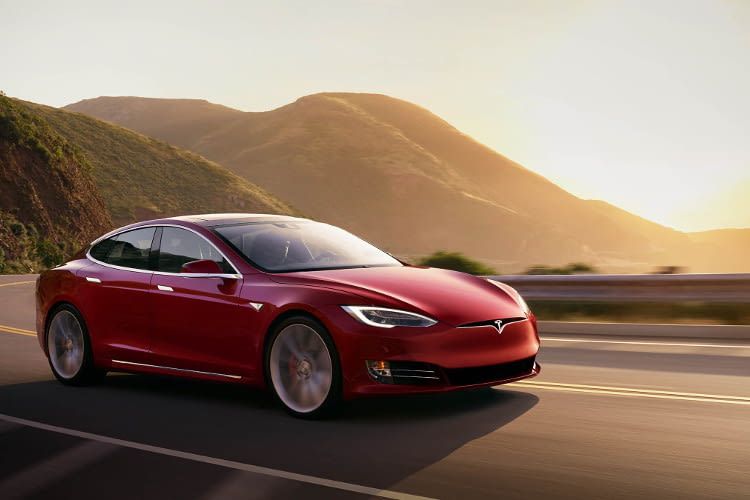 Tesla Model S - Konkurrenz zur Mercedes S-Klasse Tesla Model S - Konkurrenz zur Mercedes S-Klasse