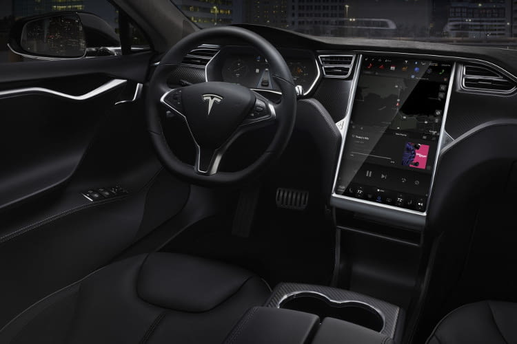 Tesla Model S - Ein so großes Display wurde vorher noch nie in einem Auto verbaut Tesla Model S - Ein so großes Display wurde vorher noch nie in einem Auto verbaut