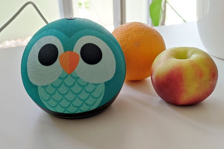 Wie alle Echo Dots ist auch die Kids Edition angenehm klein und handlich Wie alle Echo Dots ist auch die Kids Edition angenehm klein und handlich
