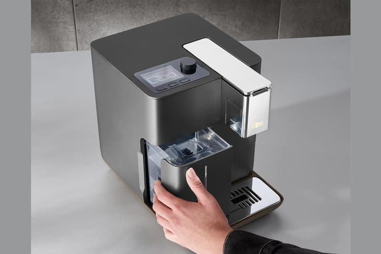 Der Wasserbehälter von Qbo Coffee You-Rista ist beleuchtbar Der Wasserbehälter von Qbo Coffee You-Rista ist beleuchtbar
