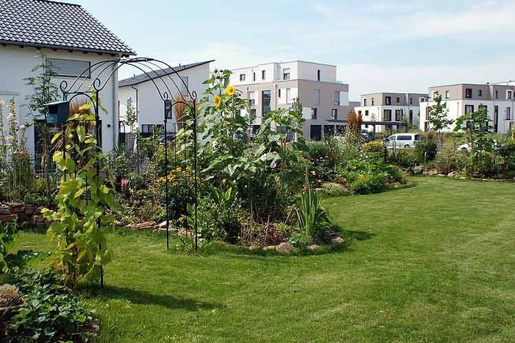 Ein Garten bietet viel Entspannungspotenzial, wenn man ihn richtig pflegt Ein Garten bietet viel Entspannungspotenzial, wenn man ihn richtig pflegt