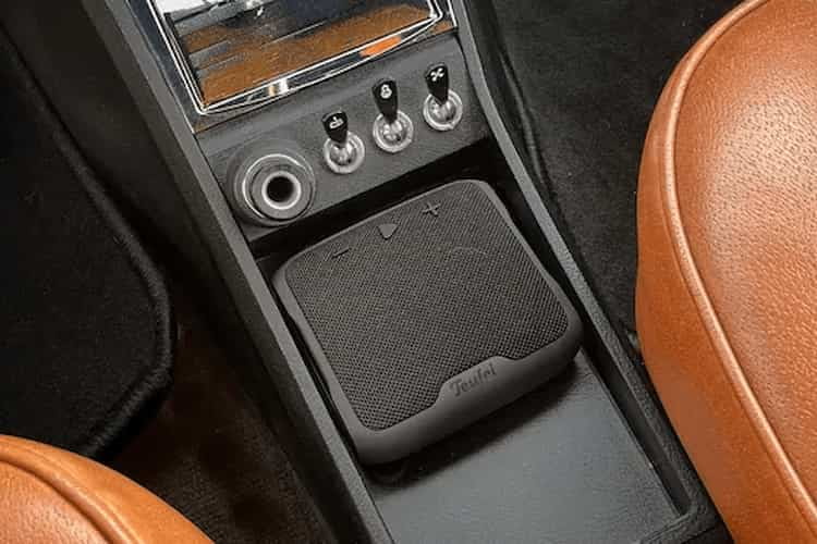 Dank der nützlichen Freisprechanlage des Teufel Boomster Go, haben Nutzer beim Telefonieren die Hände frei. Dank der nützlichen Freisprechanlage des Teufel Boomster Go, haben Nutzer beim Telefonieren die Hände frei.