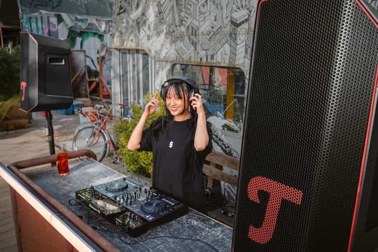 Egal ob professionelles Event oder private Feier, mit dem Teufel ROCKSTER AIR 2 kann Musik überall genossen werden. Egal ob professionelles Event oder private Feier, mit dem Teufel ROCKSTER AIR 2 kann Musik überall genossen werden.