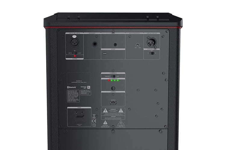 Teufel ROCKSTER AIR bietet reichlich Anschlüsse für E-Gitrarre, Mikrofon und Co. Teufel ROCKSTER AIR bietet reichlich Anschlüsse für E-Gitrarre, Mikrofon und Co.