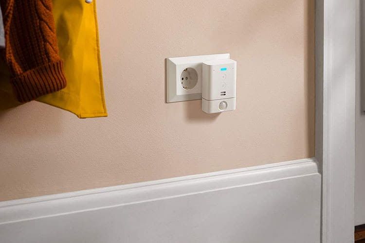 Der Third Reality Echo Flex Bewegungssensor wird per USB Schnittstelle an einen Echo Flex eingesteckt Der Third Reality Echo Flex Bewegungssensor wird per USB Schnittstelle an einen Echo Flex eingesteckt