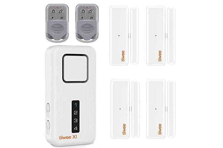 Das tiiwee Home Alarm System Kit X1 XL kommt mit zwei Fernbedienungen, X1 Sirene und vier Tür-/Fensterkontakten Das tiiwee Home Alarm System Kit X1 XL kommt mit zwei Fernbedienungen, X1 Sirene und vier Tür-/Fensterkontakten