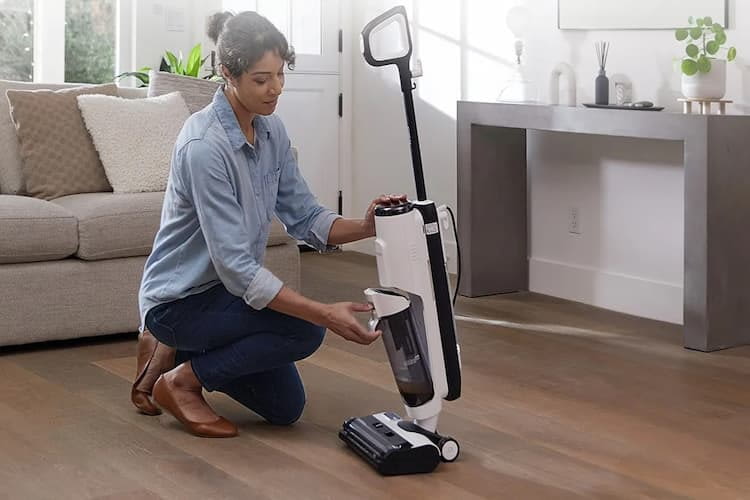 Der Tineco Floor One S5 Steam Dampfsauger ist ein zuverlässiges Modell für alle Arten von Hartböden. Der Tineco Floor One S5 Steam Dampfsauger ist ein zuverlässiges Modell für alle Arten von Hartböden.