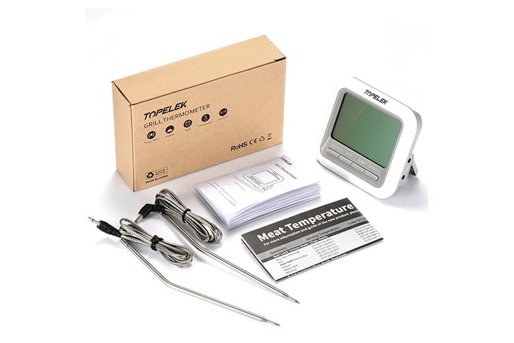 Lieferumfang des TopElek Grillthermometers: 2 Temperatursonden, LCD-Display mit Bedienfeld, Bedienungsanleitung und eine Tabelle mit Fleischtemperaturen Lieferumfang des TopElek Grillthermometers: 2 Temperatursonden, LCD-Display mit Bedienfeld, Bedienungsanleitung und eine Tabelle mit Fleischtemperaturen