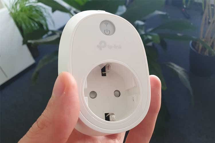 Die TP-Link HS100 und HS110 Funksteckdosen lassen sich via App, Sprache und Gerätetaste steuern Die TP-Link HS100 und HS110 Funksteckdosen lassen sich via App, Sprache und Gerätetaste steuern