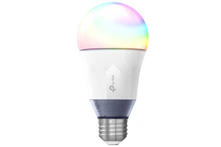 Bunt wird es mit der Kasa Smart WLAN LED LB130. Sie kann in jeder Farbe leuchten, aber auch in weiß Bunt wird es mit der Kasa Smart WLAN LED LB130. Sie kann in jeder Farbe leuchten, aber auch in weiß