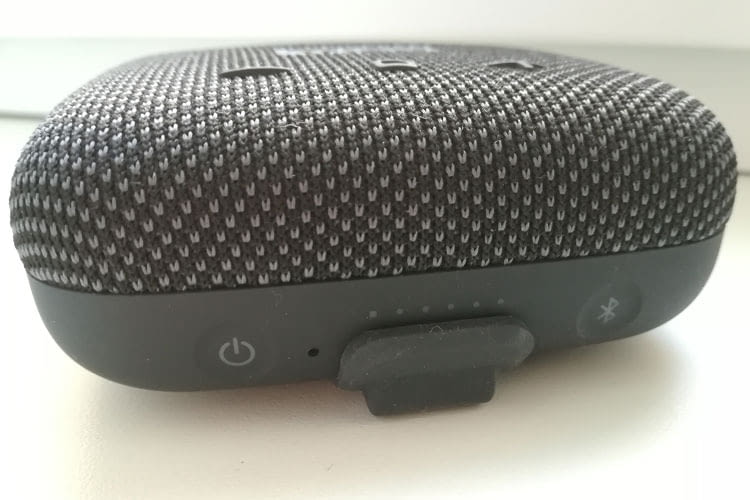 Im StormBox Micro Test bewerteten wir die Steuerung, den Sound und die LED-Anzeige für den Akkustand als gut Im StormBox Micro Test bewerteten wir die Steuerung, den Sound und die LED-Anzeige für den Akkustand als gut