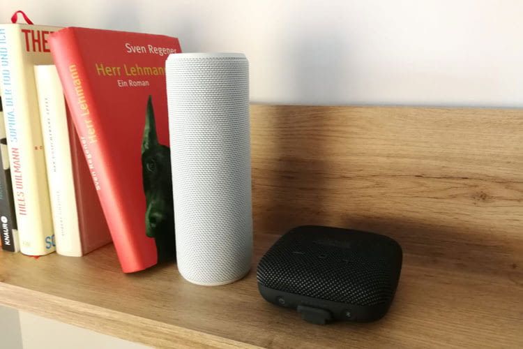 Im Vergleich mit einem Ultimate Ears Boom 2 Speaker wird die Kompaktheit von StormBox Micro deutlich Im Vergleich mit einem Ultimate Ears Boom 2 Speaker wird die Kompaktheit von StormBox Micro deutlich